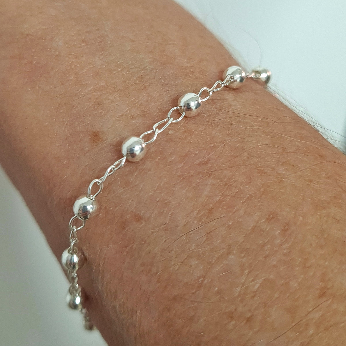 P30209   Silver chain & silver beads bracelet