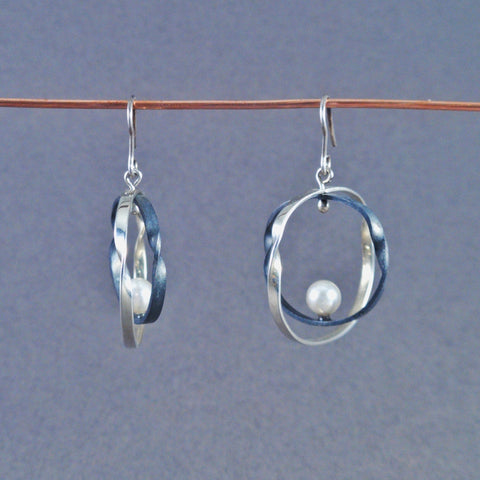 D6/10005 Silver earring with pearl