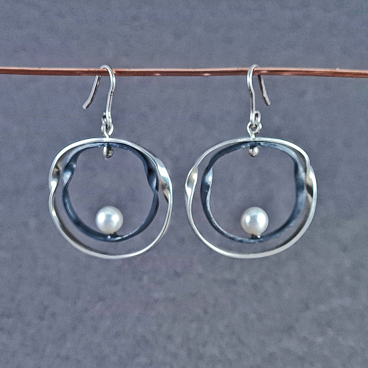 D6/10005 Silver earring with pearl