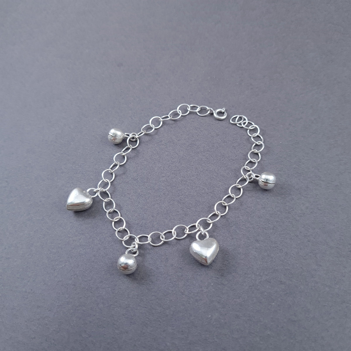 P30266 Silver chain Bracelet with hearts and balls