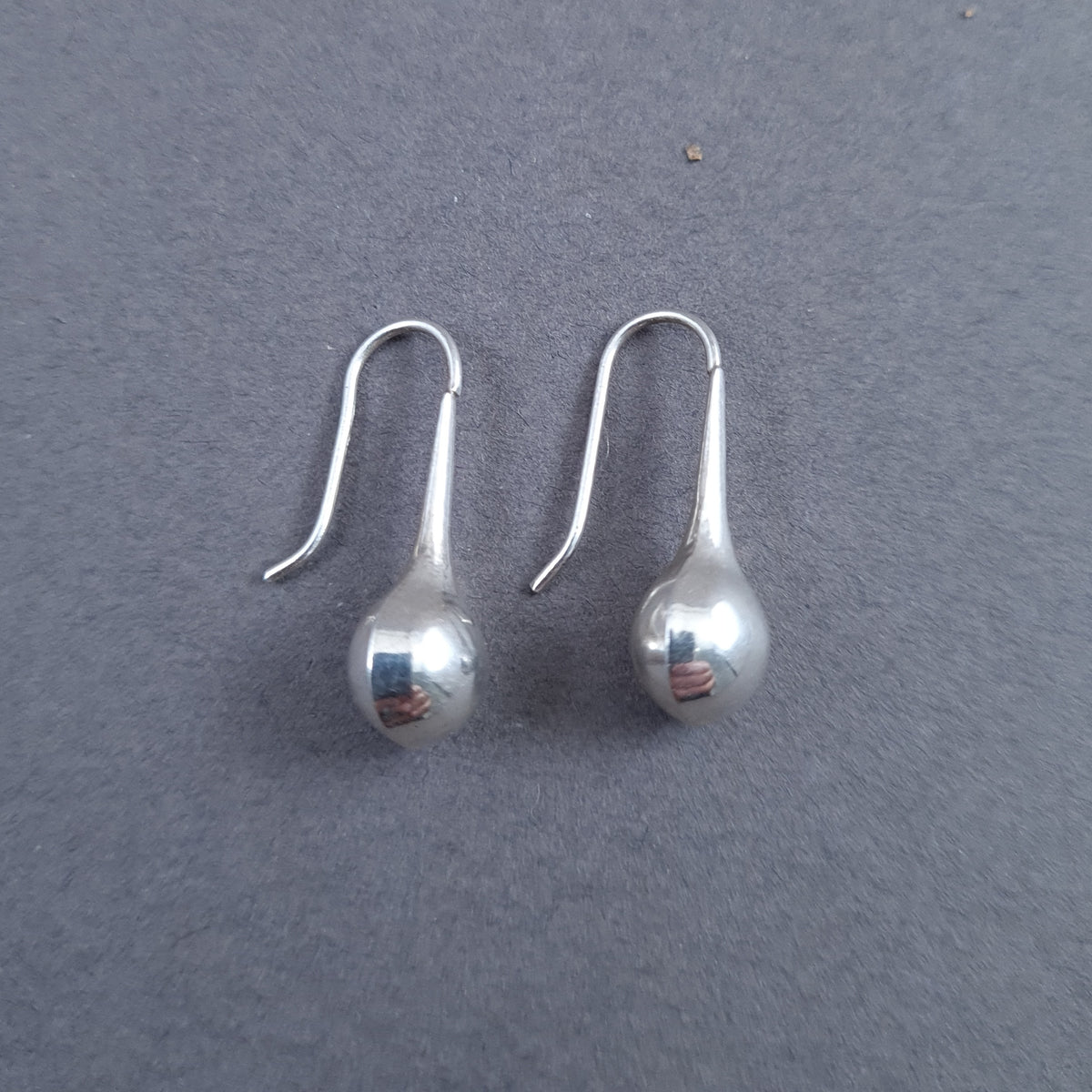 P10356  Silver earring with teardrop