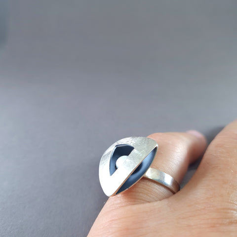 D7/50162  Silver ring with pearl