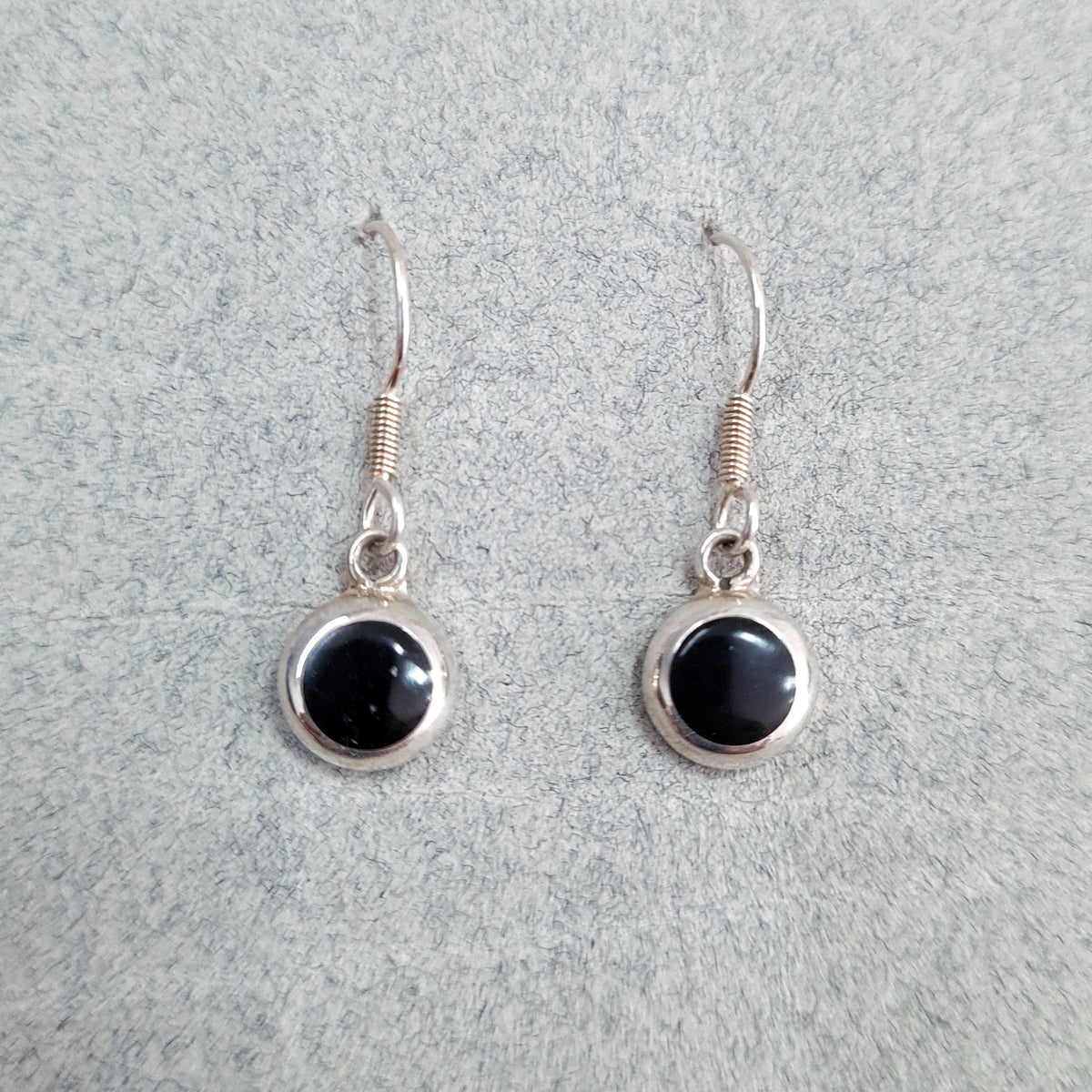 P10123-BKO silver earring with Black Onix