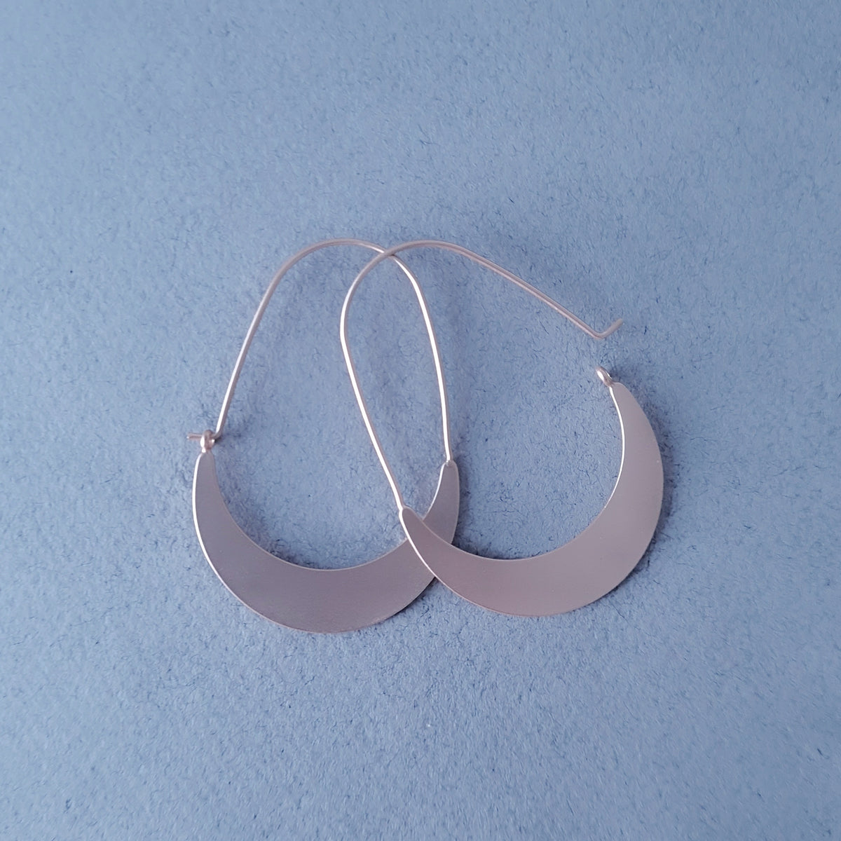 912179S Hoop style earrings