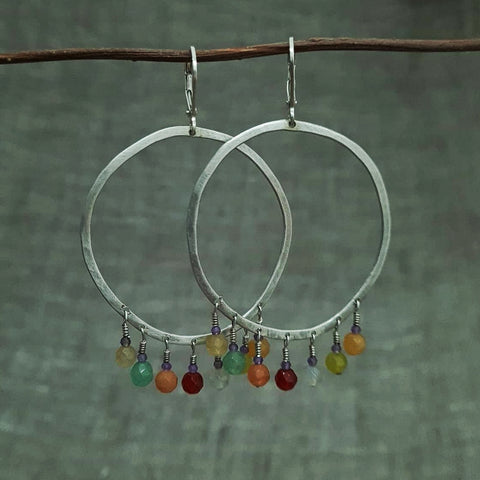 C10335/4 Silver round earrings with hanging semiprecious stones