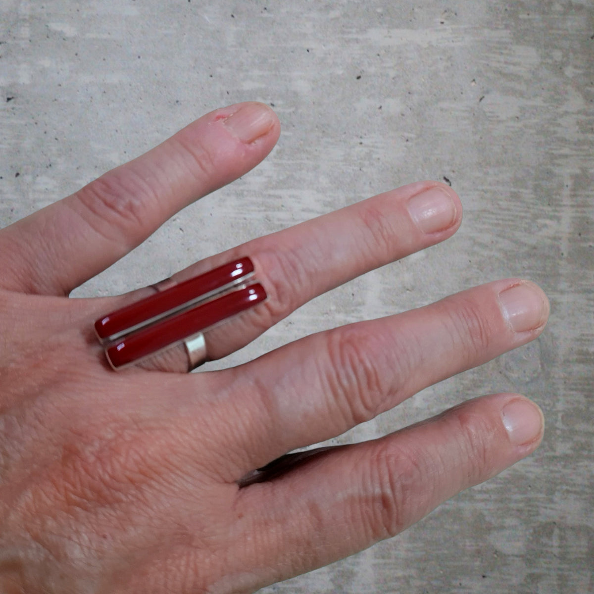 P51004 Silver ring and reconstituted coral